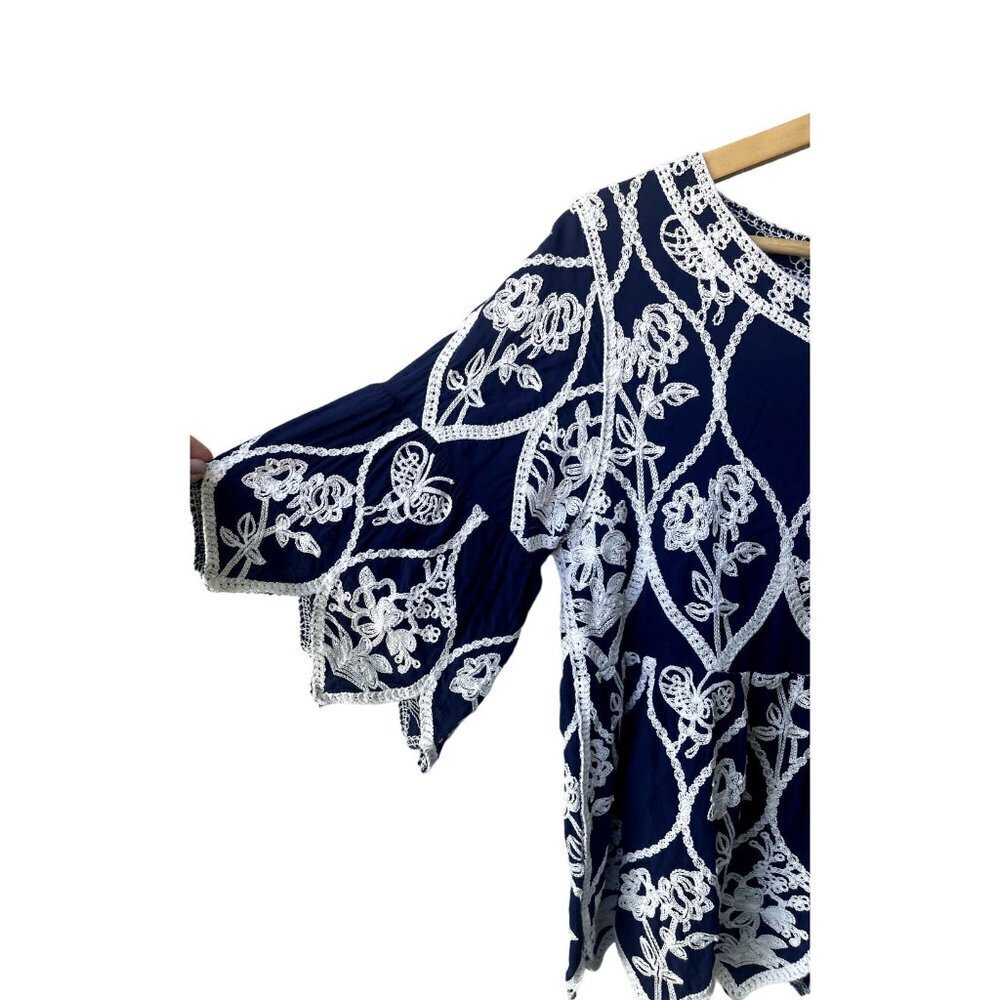 Kindred‎ Anthropologie Blue Embroidered Floral Sz M Peasant Bell Sleeve Top - Picture 7 of 9